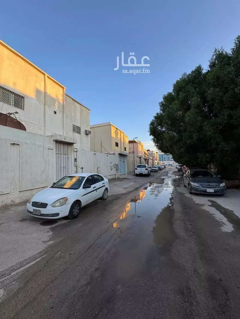 فيلا للبيع في شارع سفيان بن قيس, حي الورود, مدينة الرياض, منطقة الرياض 1 صورة