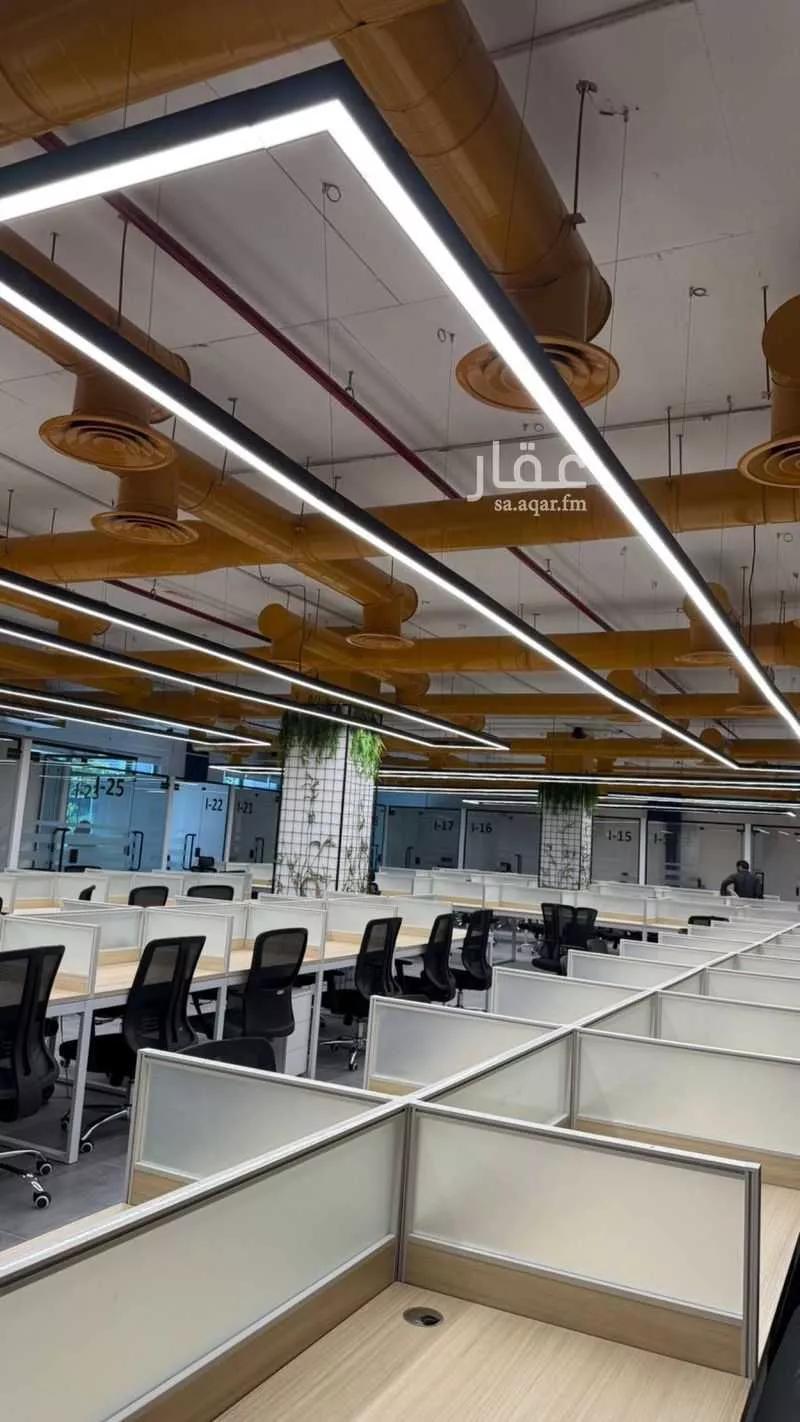 مكتب تجاري للإيجار في شارع الملك عبدالعزيز ابن عبدالرحمن سعود الفرعي, حي العارض, مدينة الرياض, منطقة الرياض 1 صورة