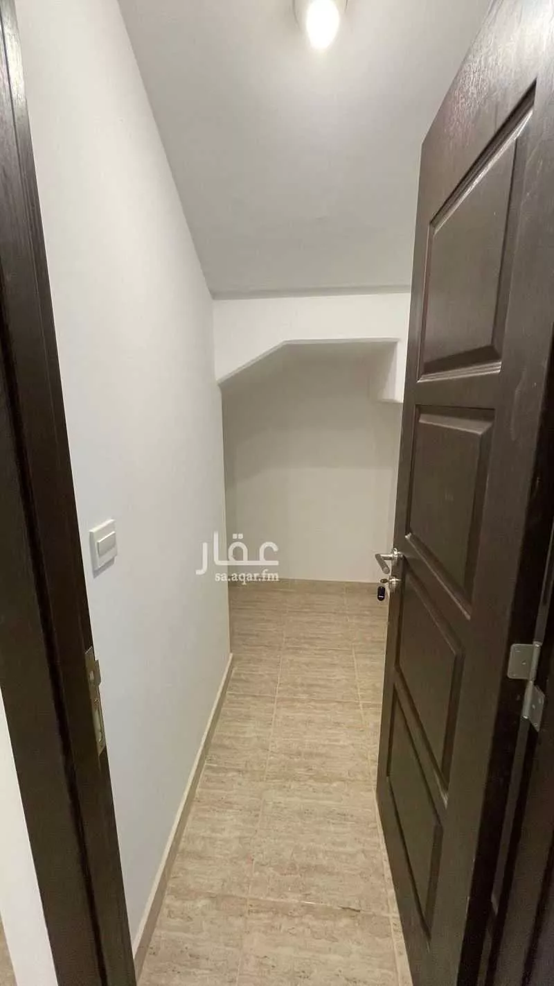 فيلا للإيجار في شارع ابن أبي بكر المخزومي ، حي مطار الملك خالد الدولي ، الرياض ، منطقة الرياض 1 صورة