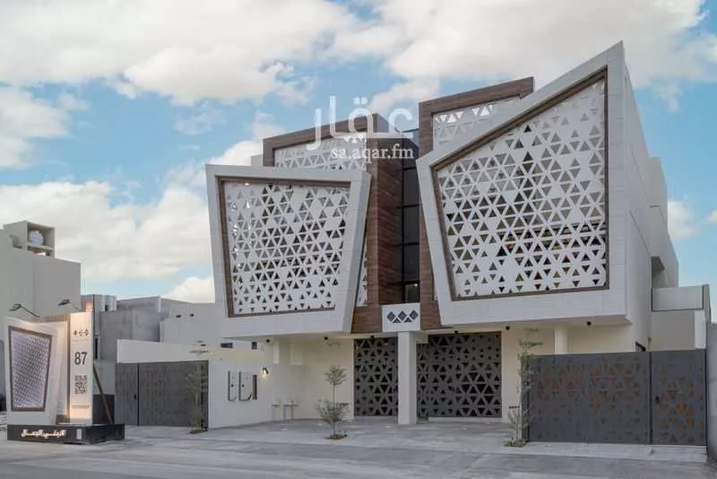 دور للبيع في شارع ابراهيم بن الاحمدي, حي القيروان, مدينة الرياض, منطقة الرياض 1 صورة