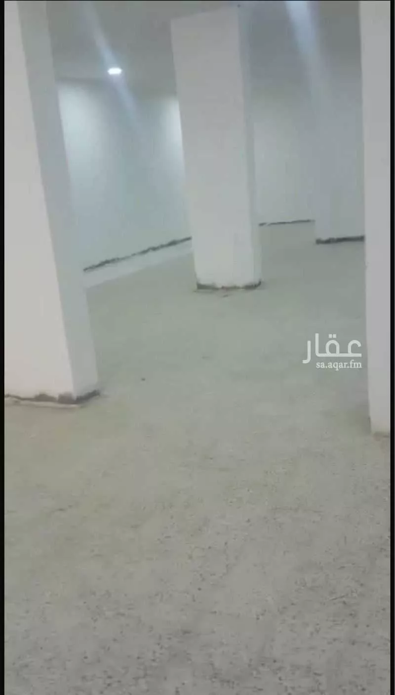 مستودع للإيجار في شارع الملك سلمان بن عبد العزيز, حي الزهور, مدينة سكاكا, منطقة الجوف 1 صورة