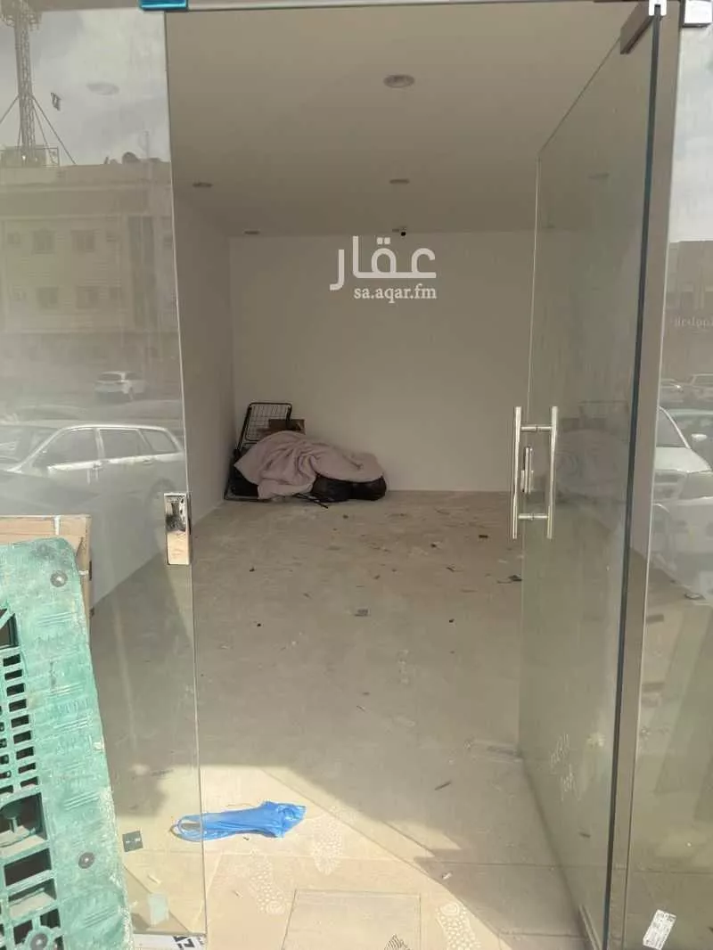 محل للإيجار في شارع عبدالعزيز آل معمر, حي الملك فيصل, مدينة الرياض, منطقة الرياض 1 صورة