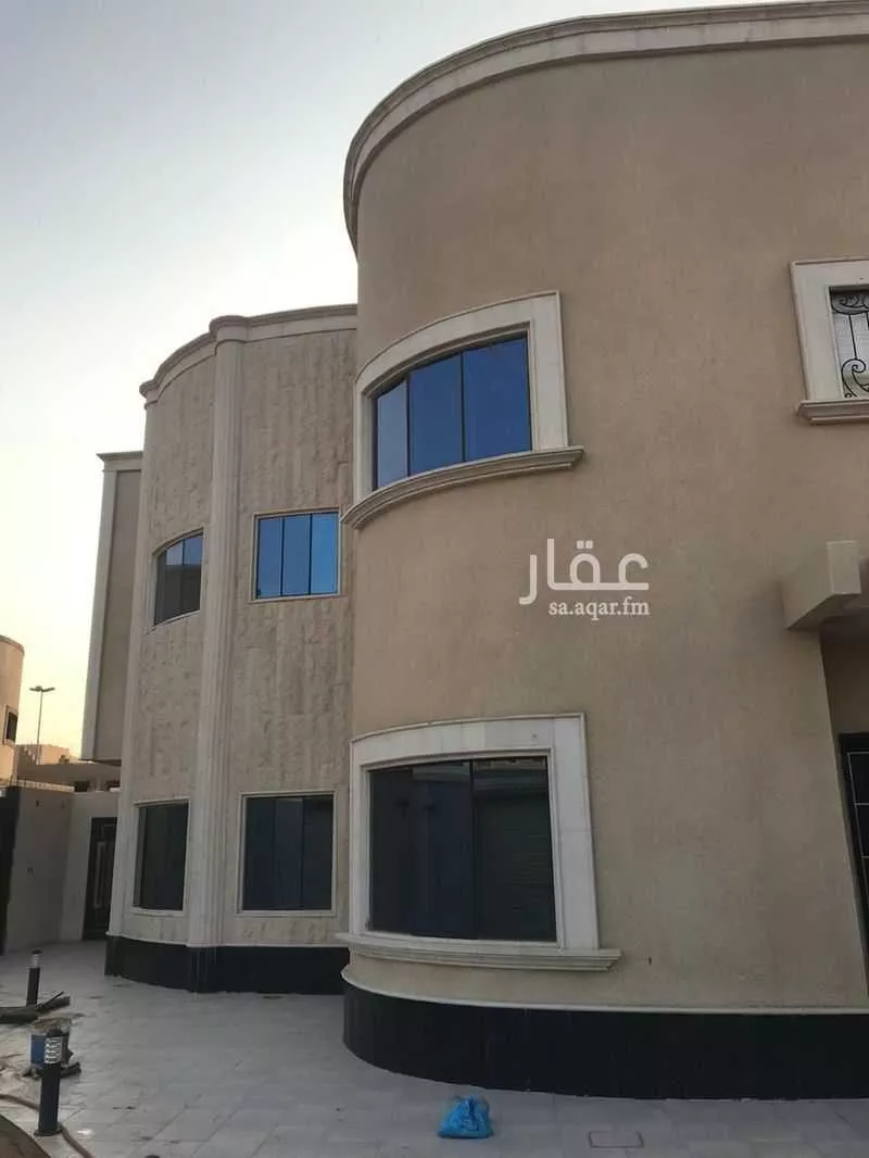 فيلا للبيع في شارع الأسعد القيسي, حي السلام, مدينة عنيزه, منطقة القصيم 1 صورة