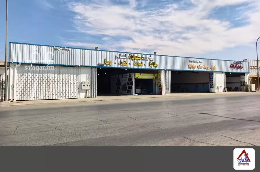 محل للبيع في شارع الصناعية, حي السليمانية, مدينة عنيزة, منطقة القصيم 1 صورة