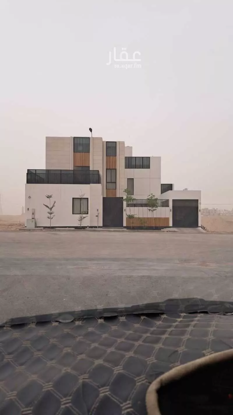 فيلا للبيع في شارع إسماعيل بن أبي الغنائم, حي المهدية, مدينة الرياض, منطقة الرياض 1 صورة