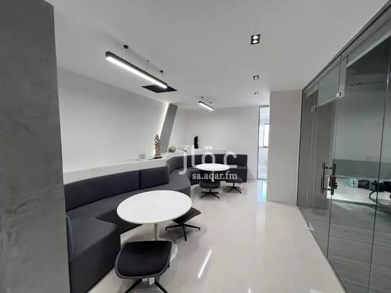 مكتب تجاري للإيجار في شارع الثمامه, حي الصحافة, مدينة الرياض, منطقة الرياض 1 صورة