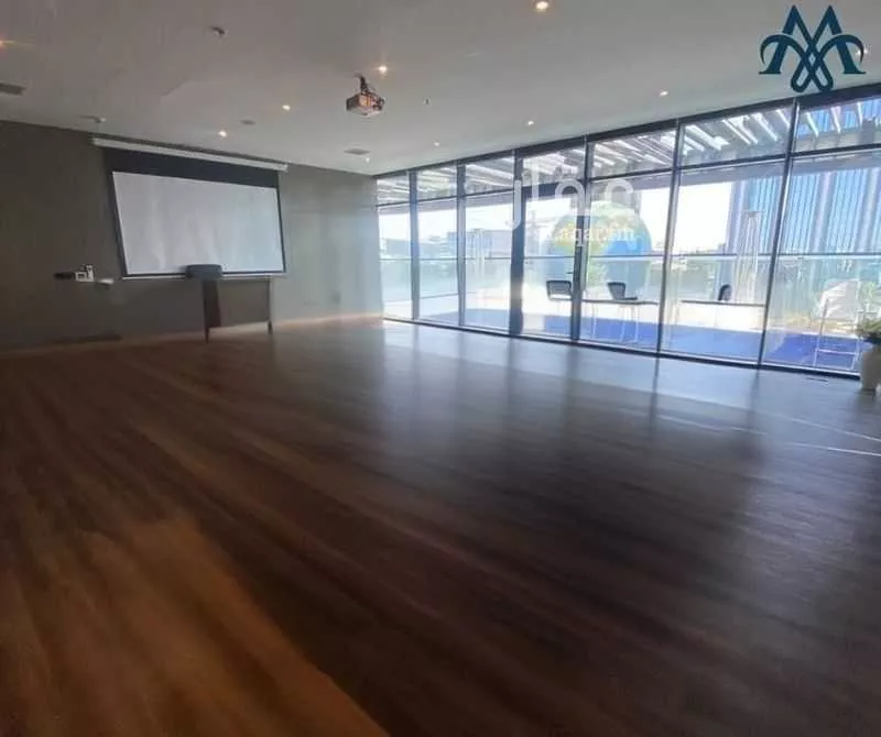 مكتب تجاري للإيجار في شارع طريق الملك فهد الفرعي, حي الملقا, مدينة الرياض, منطقة الرياض 1 صورة