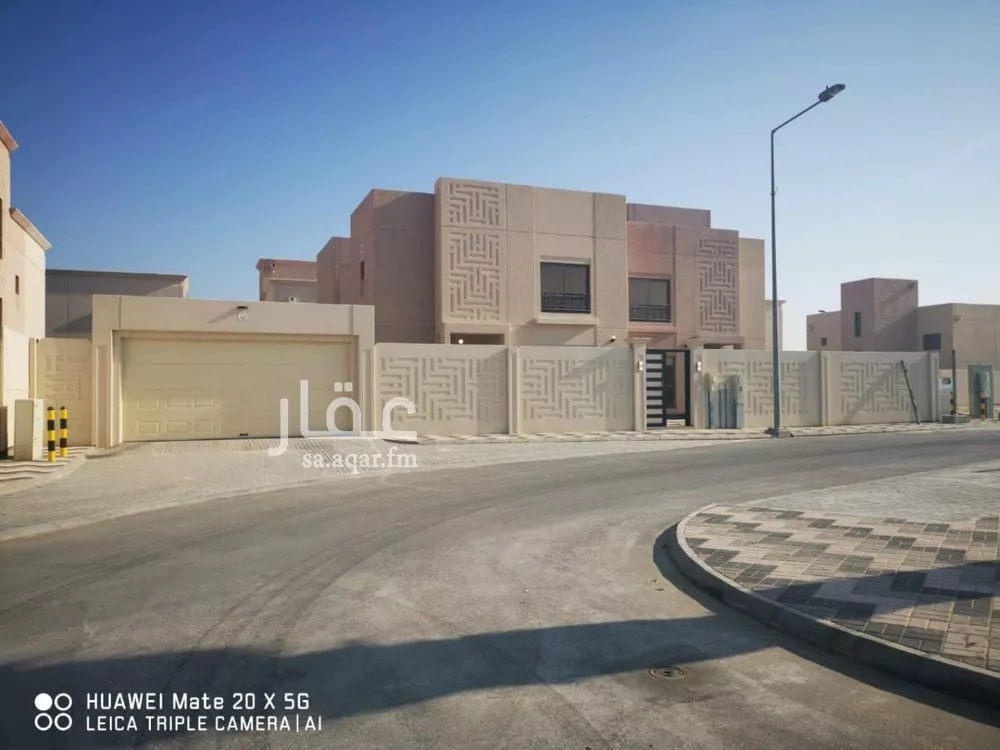 فيلا للبيع في شارع شارع البختري 11, مدينة مدينه الجبيل الصناعيه, المنطقة الشرقية 1 صورة
