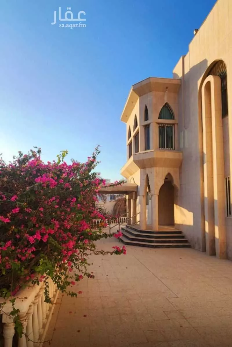 فيلا للبيع في شارع الفارابي, حي الجامعيين, مدينة الدمام, المنطقة الشرقية 1 صورة