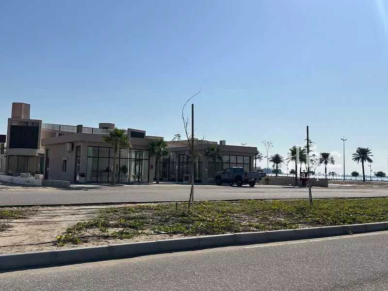 عمارة للبيع في شارع الهديل, حي البحيرة, مدينة الخبر, المنطقة الشرقية 1 صورة