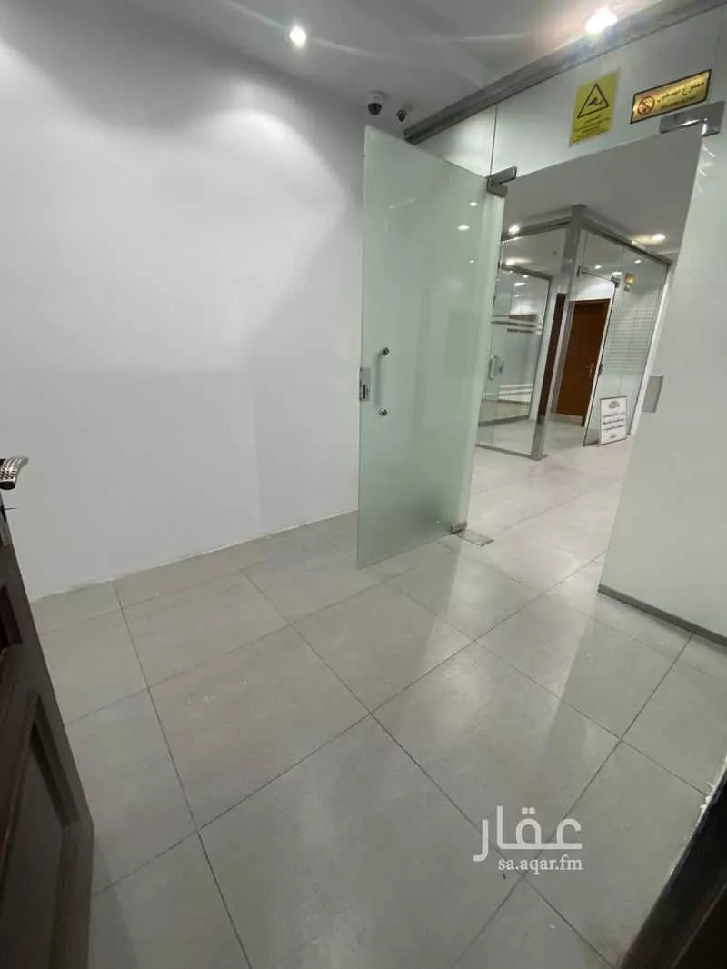 مكتب تجاري للإيجار في شارع ابراهيم الجفالي, حي العوالي, مدينة مكة المكرمة, منطقة مكة المكرمة 1 صورة