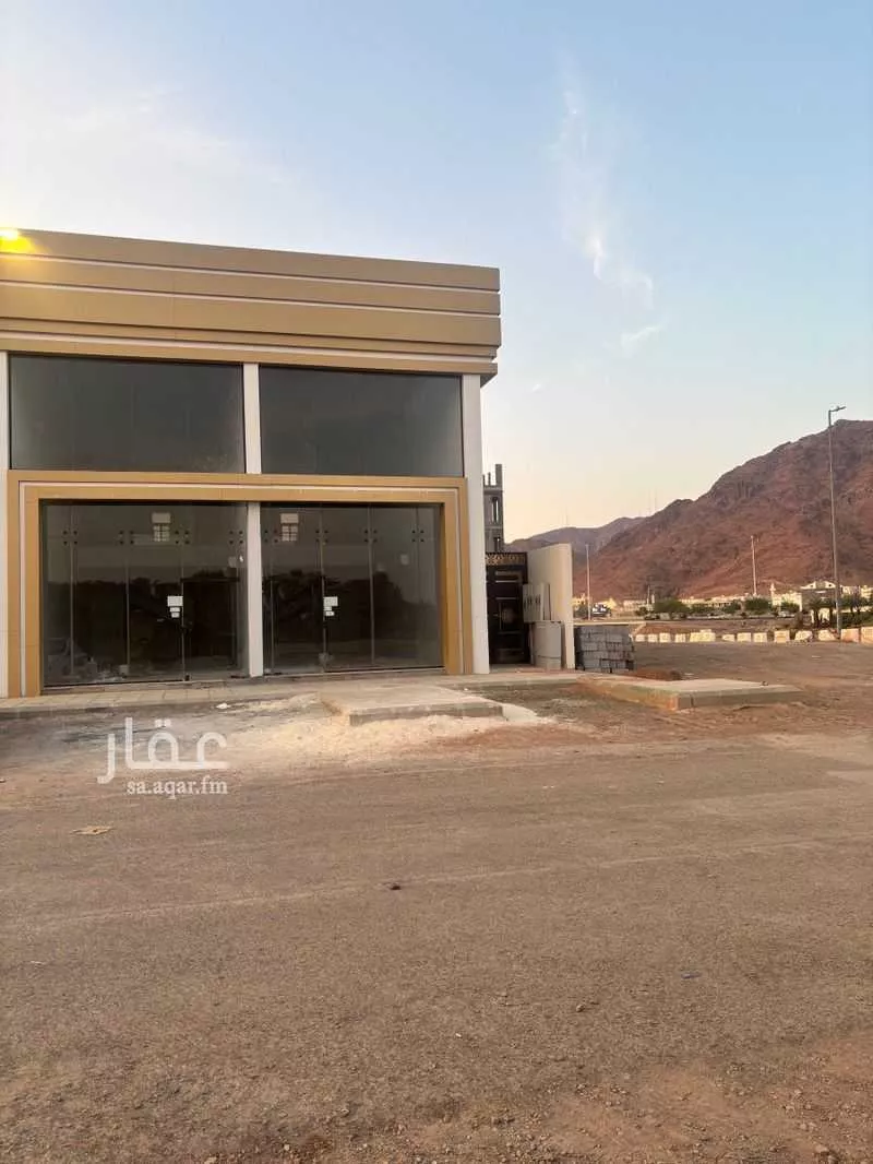 محل للإيجار في شارع علي زين العابدين, حي بنى حارثة, مدينة المدينة المنورة, منطقة المدينة المنورة 1 صورة
