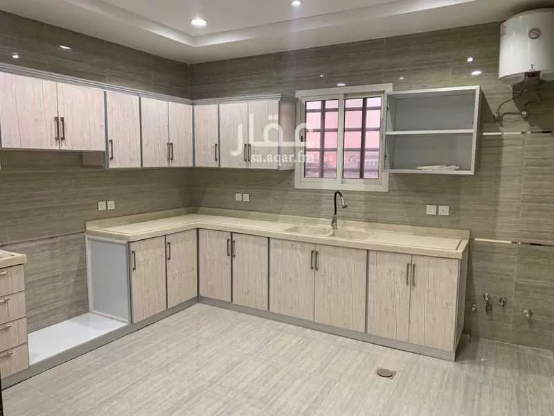 شقة للإيجار في شارع دور ثالث سطح 250م مطبخ ومكيفات راكبة 55 الف, حي النرجس, مدينة الرياض, منطقة الرياض 1 صورة