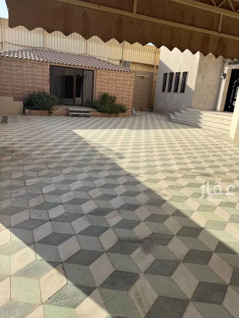 فيلا للإيجار في شارع حسين بن حمد, حي الرائد, مدينة الرياض, منطقة الرياض 1 صورة
