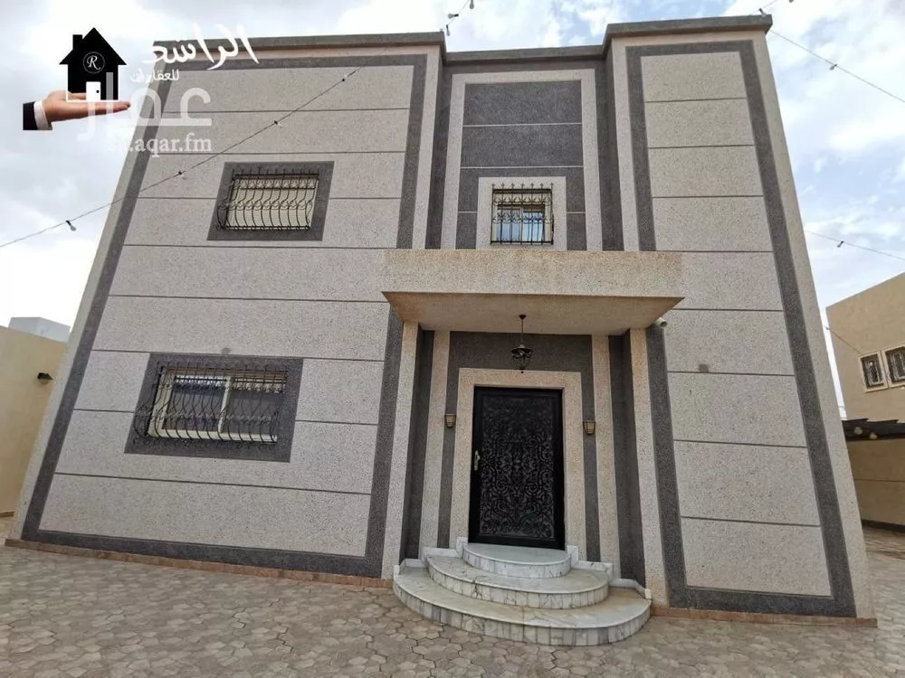 فيلا للبيع في شارع الشهيد عبيد المطيري, حي الفاخرية, مدينة عنيزه, منطقة القصيم 1 صورة
