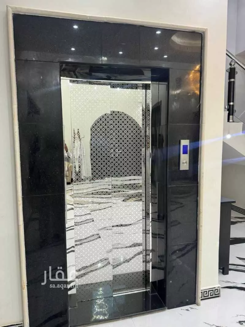 فيلا للبيع في شارع محمد بن الحارث التغلبي, حي عكاظ, مدينة الرياض, منطقة الرياض 1 صورة