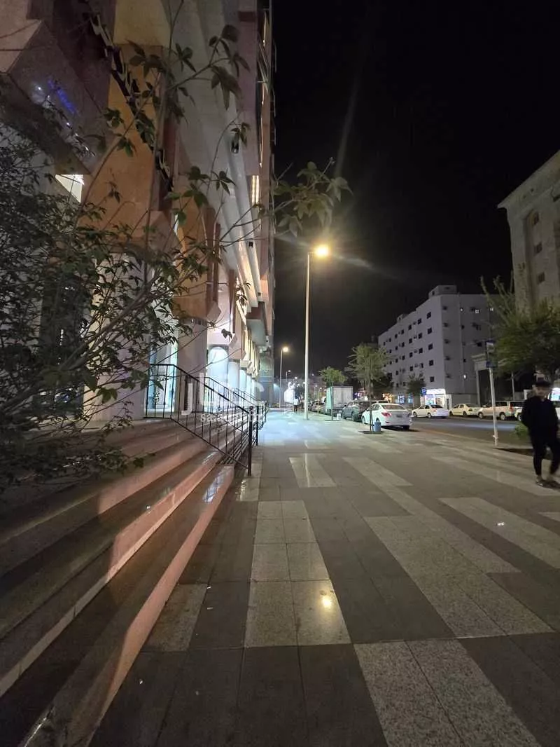 محل للإيجار في شارع محمد بن عزيز الزهراني, حي قربان, مدينة المدينة المنورة, منطقة المدينة المنورة 1 صورة