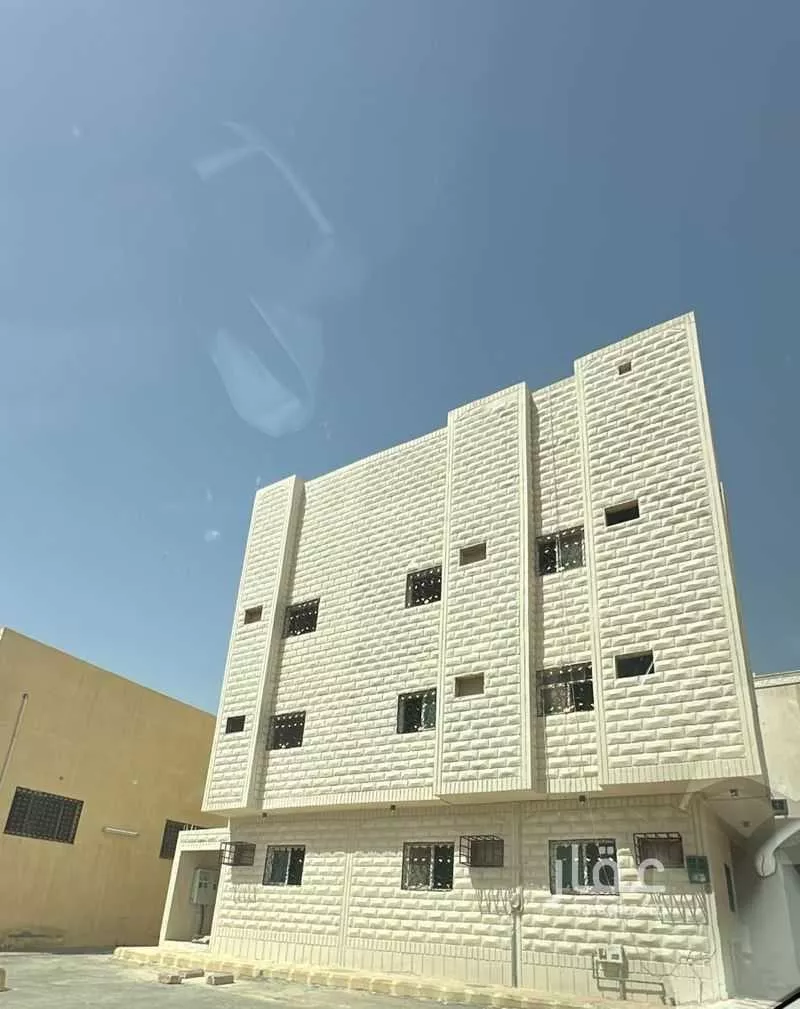 عمارة للإيجار في شارع وادي جيزان, حي العزيزية, مدينة الرياض, منطقة الرياض 1 صورة