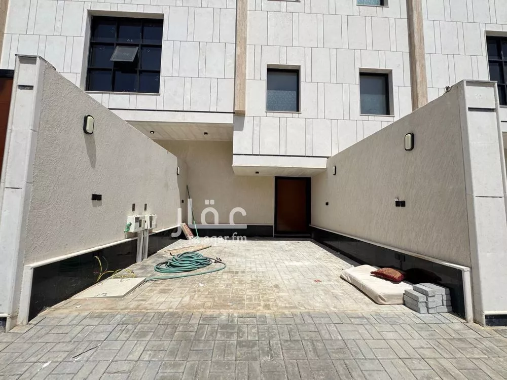 دور للبيع في شارع رقم 295, حي المونسية, مدينة الرياض, منطقة الرياض 1 صورة