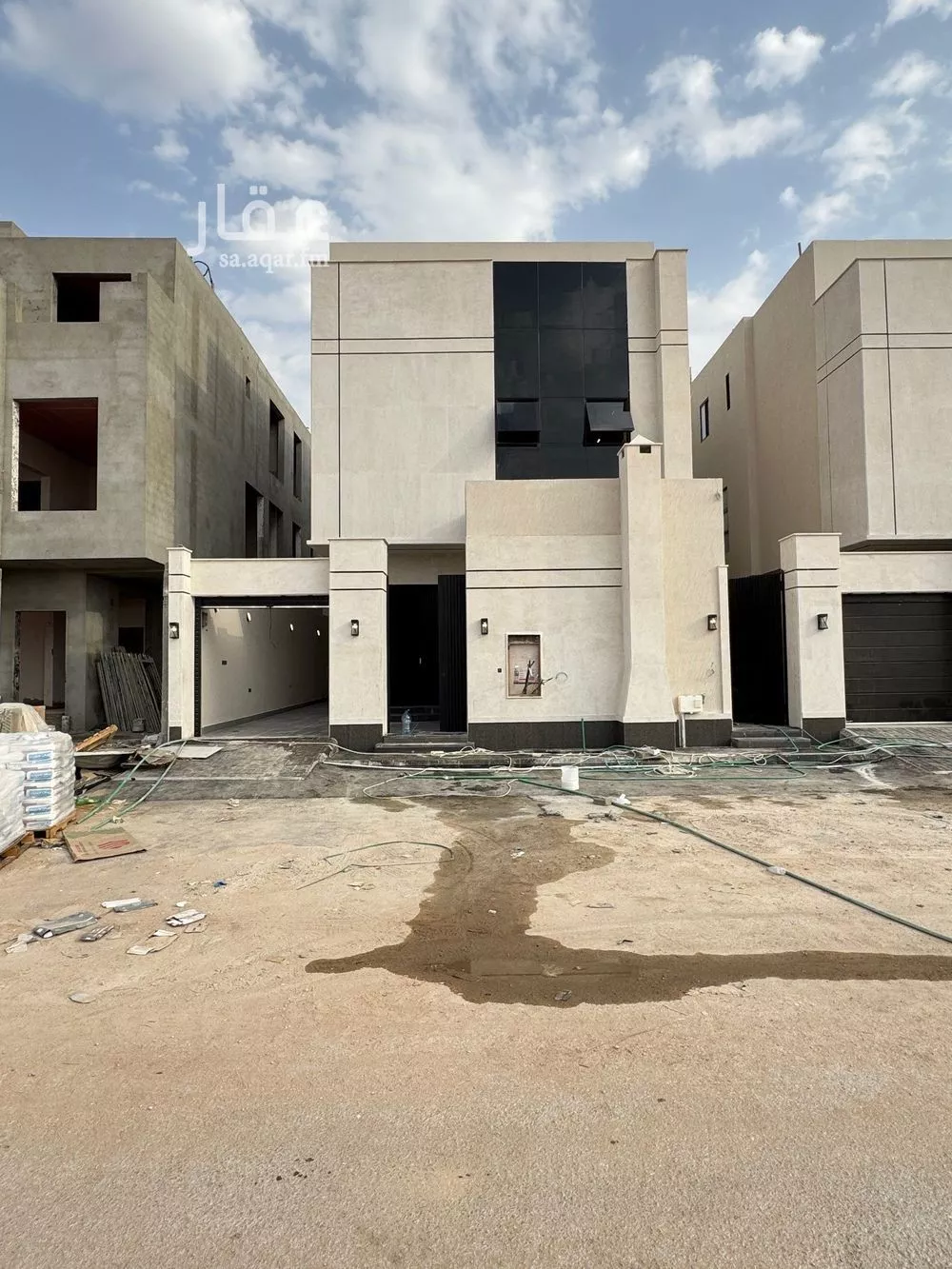 فيلا للبيع في شارع صلاح الدين الصفدي, حي الرمال, مدينة الرياض, منطقة الرياض 1 صورة