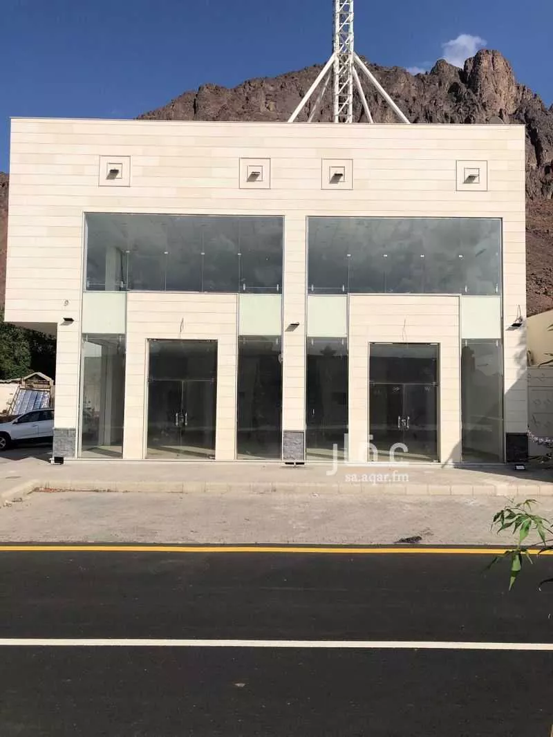 مكتب تجاري للإيجار في شارع طريق عثمان بن عفان, حي الشهداء, مدينة المدينة المنورة, منطقة المدينة المنورة 1 صورة