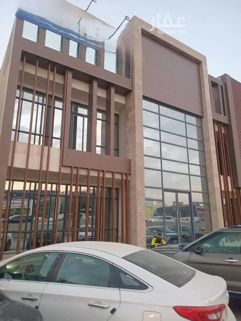 عمارة للإيجار في شارع ابي بكر الصديق الفرعي, حي الوادي, مدينة الرياض, منطقة الرياض 1 صورة