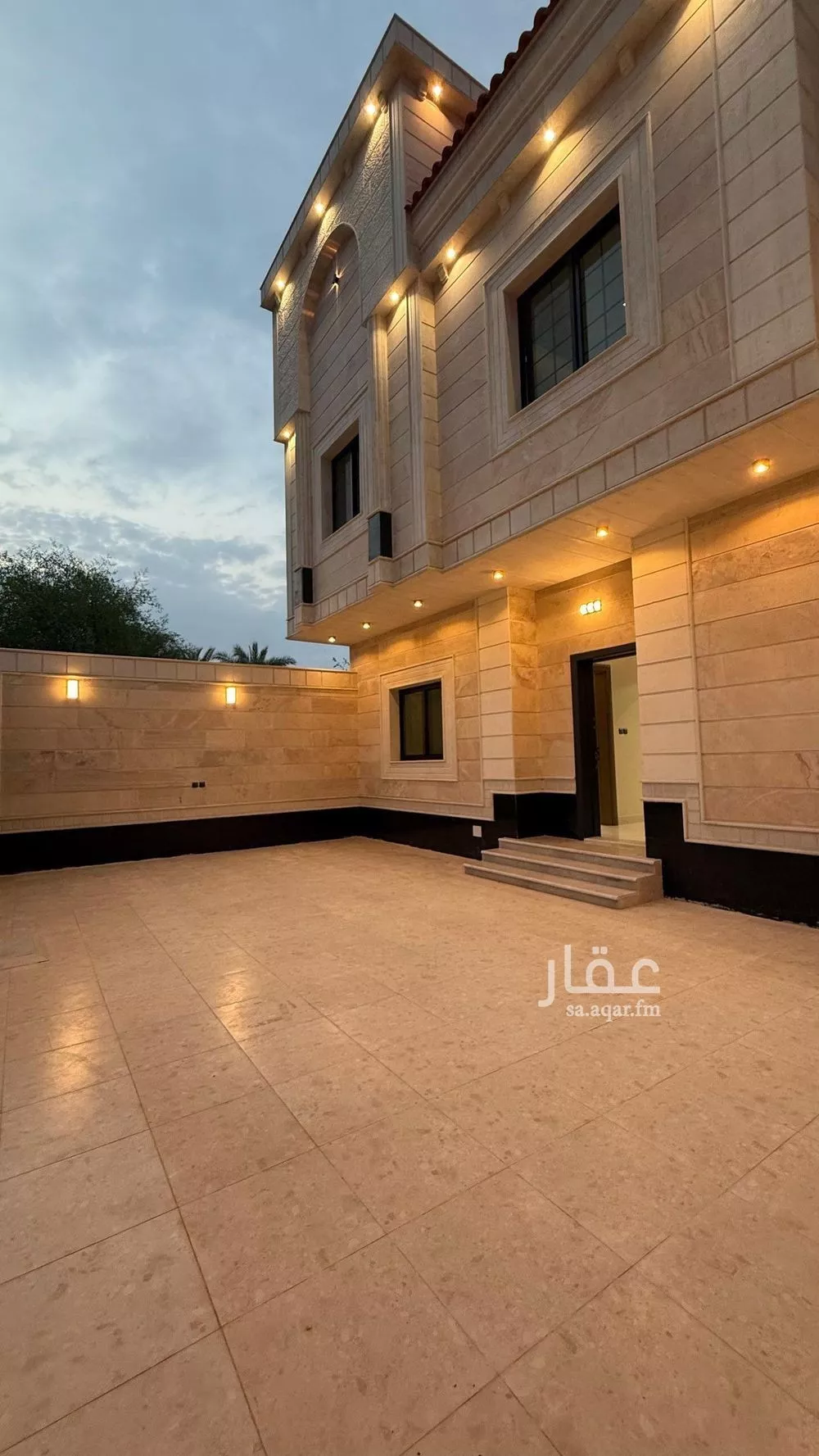 فيلا للبيع في شارع حسين ابن سليمان الحنفي, حي الدفاع, مدينة المدينه المنوره, منطقة المدينة المنورة 1 صورة