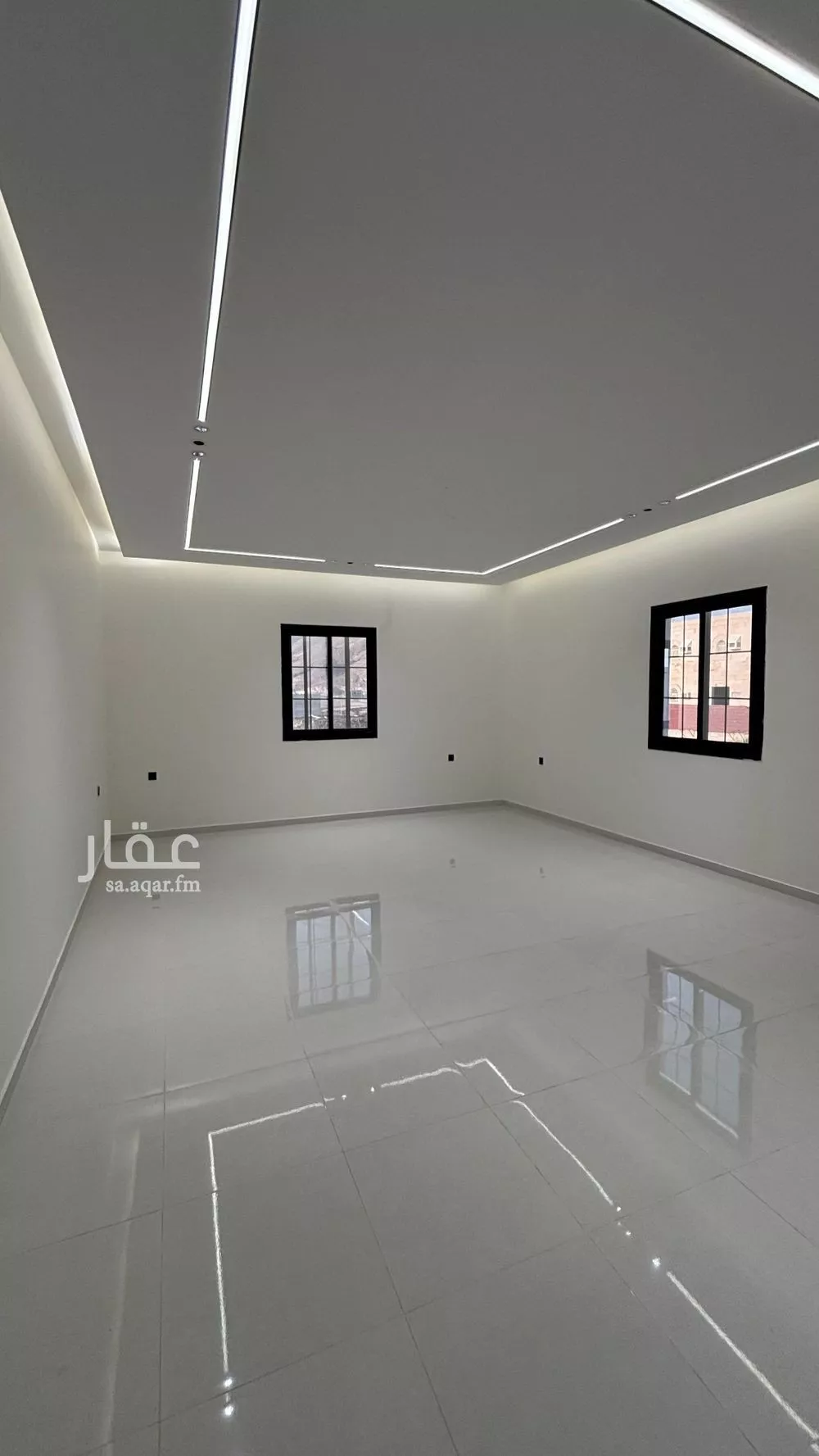 عمارة للبيع في شارع القاسم بن زكريا الكوفي, حي السكب, مدينة المدينه المنوره, منطقة المدينة المنورة 1 صورة