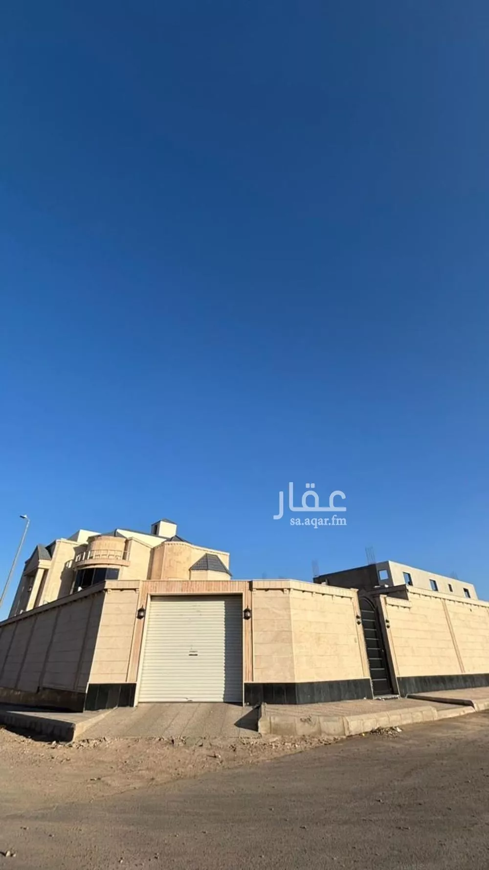 فيلا للبيع في شارع عباد الشيباني, حي الصناعية, مدينة المدينة المنورة, منطقة المدينة المنورة 1 صورة