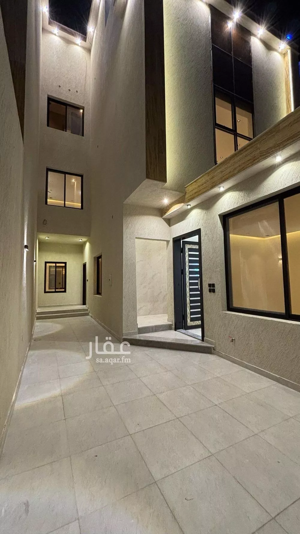 فيلا للبيع في شارع ابراهيم بن اسماعيل الانصاري, حي الدفاع, مدينة المدينه المنوره, منطقة المدينة المنورة 1 صورة