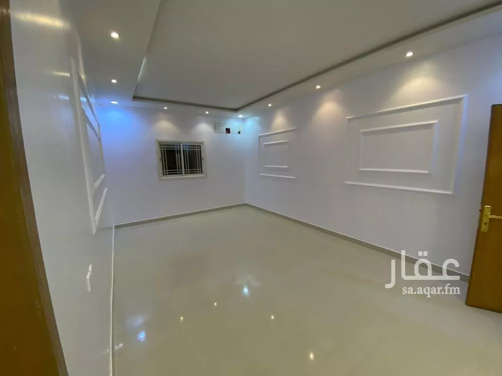 فيلا للبيع في شارع عزت خطاب, حي الرمال, مدينة الرياض, منطقة الرياض 1 صورة