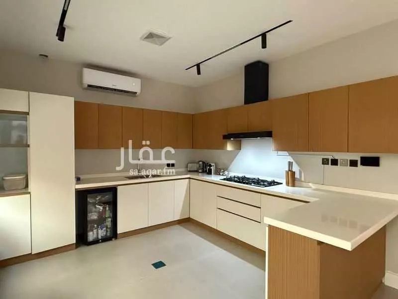 فيلا للإيجار في شارع يوسف السيرافي, حي العارض, مدينة الرياض, منطقة الرياض 1 صورة