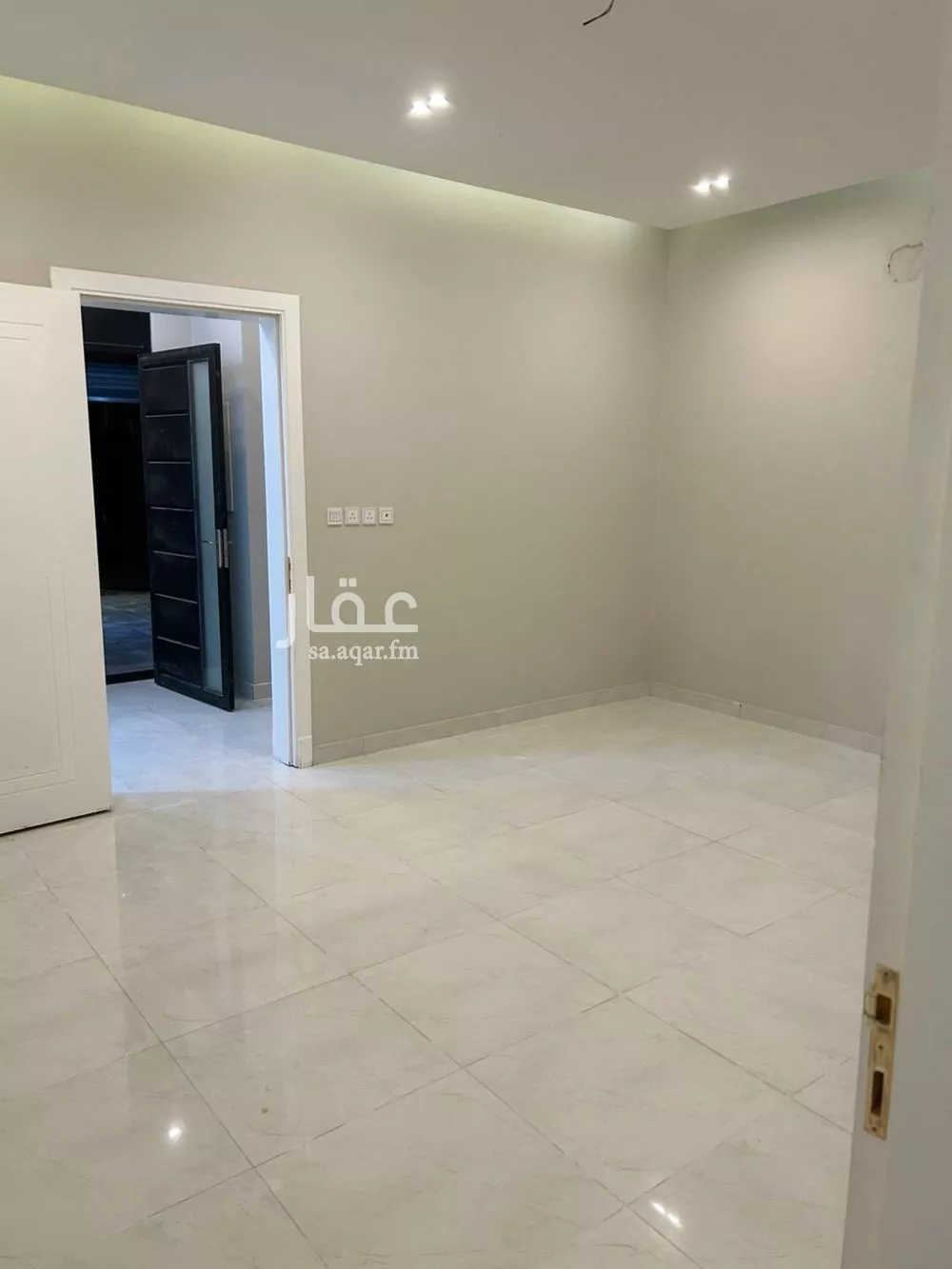 فيلا للإيجار في شارع الفوز, حي الأمواج, مدينة الخبر, المنطقة الشرقية 1 صورة
