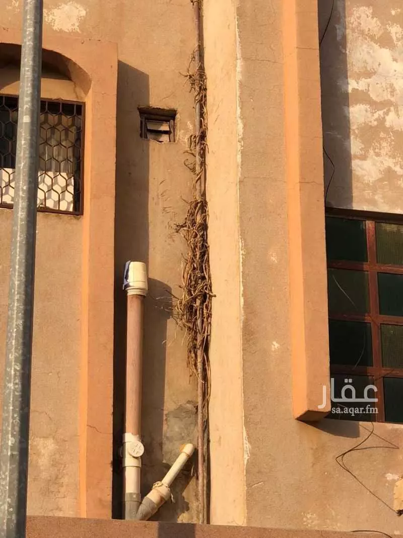 فيلا للبيع في شارع ابراهيم الدينوري, حي النسيم الغربي, مدينة الرياض, منطقة الرياض 1 صورة
