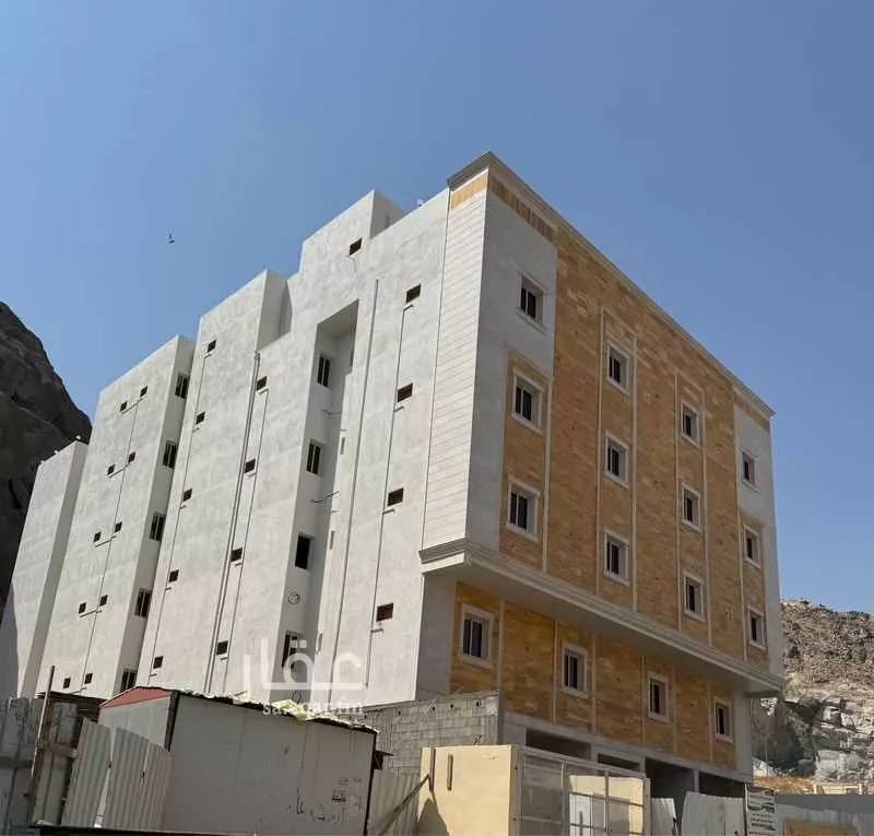 عمارة للإيجار في شارع خلف بن هشام, حي بطحاء قريش, مدينة مكة المكرمة, منطقة مكة المكرمة 1 صورة