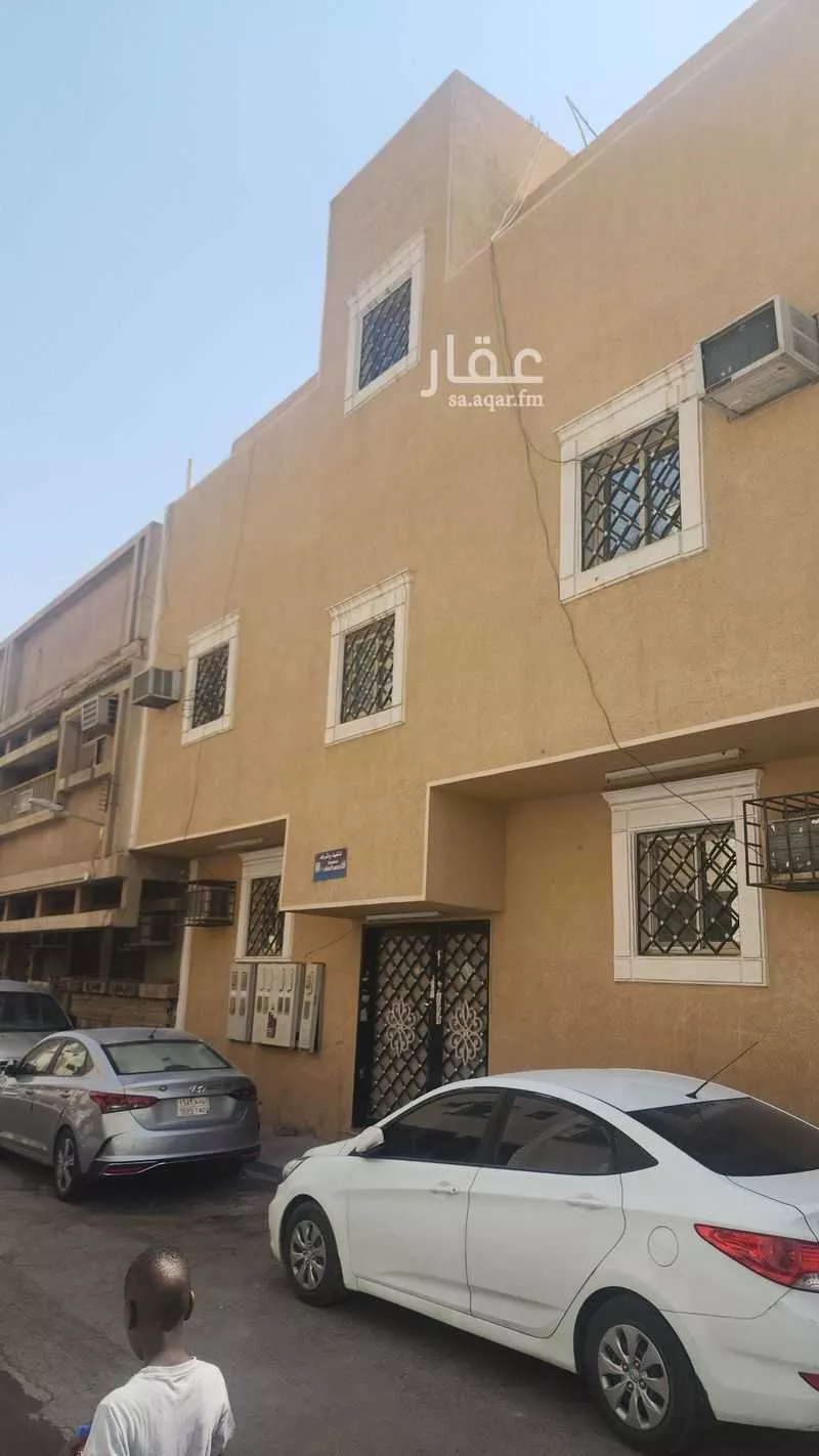 عمارة للبيع في شارع احمد الحنفي, حي منفوحة, مدينة الرياض, منطقة الرياض 1 صورة