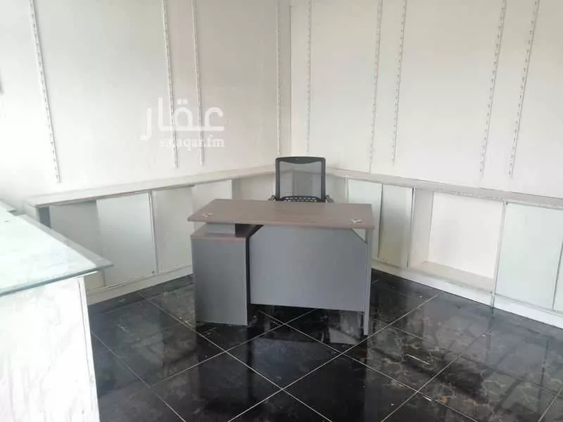 مكتب تجاري للإيجار في شارع طريق الأمير سطام بن عبدالعزيز, حي النهضة, مدينة الخرج, منطقة الرياض 1 صورة
