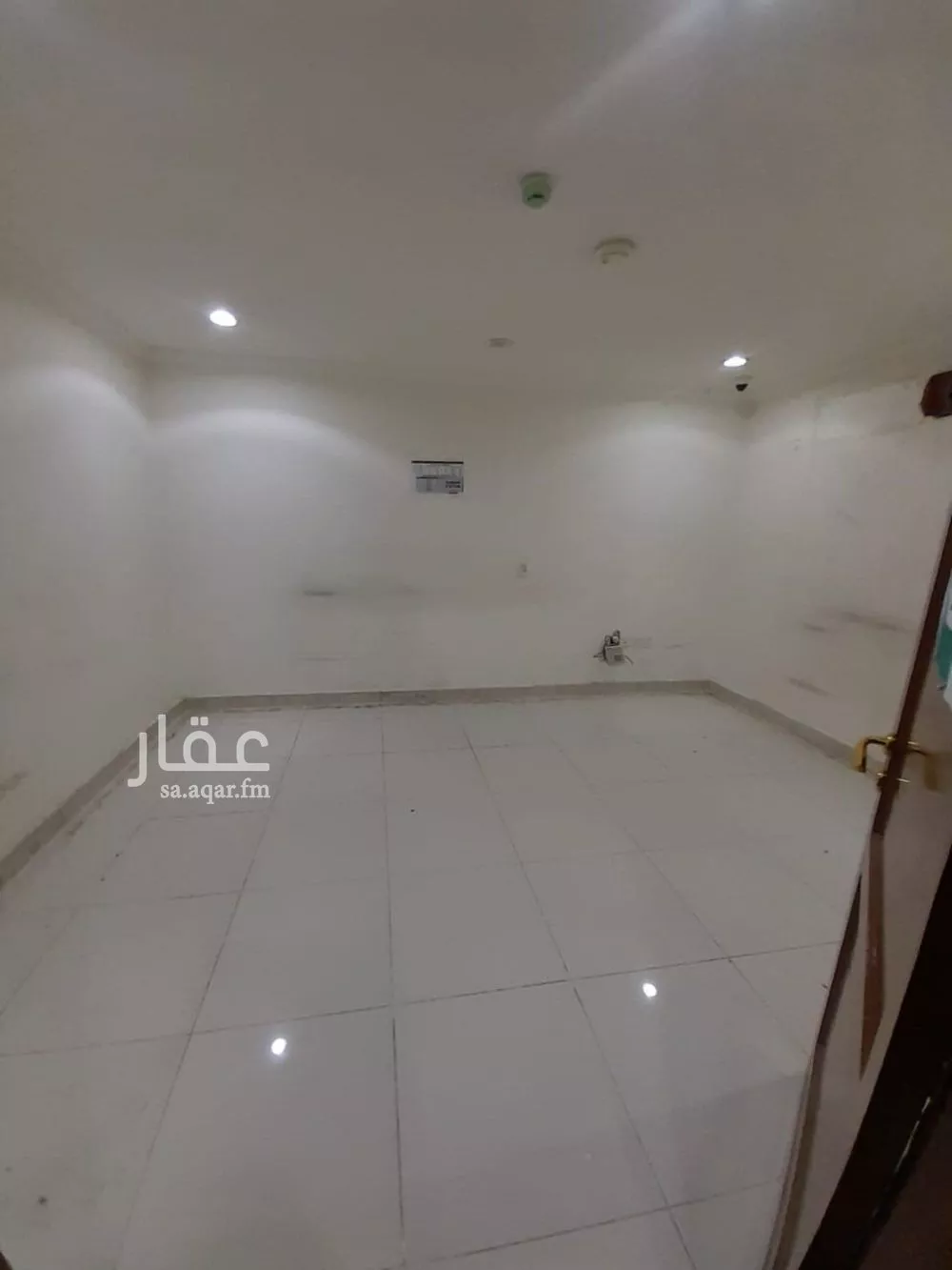 مكتب تجاري للإيجار في شارع ابي بكر الصديق الفرعي, حي المرسلات, مدينة الرياض, منطقة الرياض 1 صورة