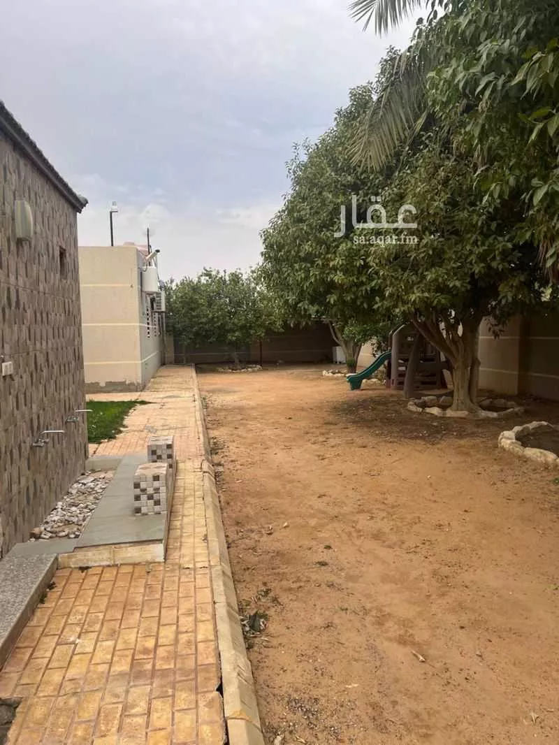 مزرعة للبيع في شارع طريق زراعي 30م, مدينة عيون الجواء, منطقة القصيم 1 صورة