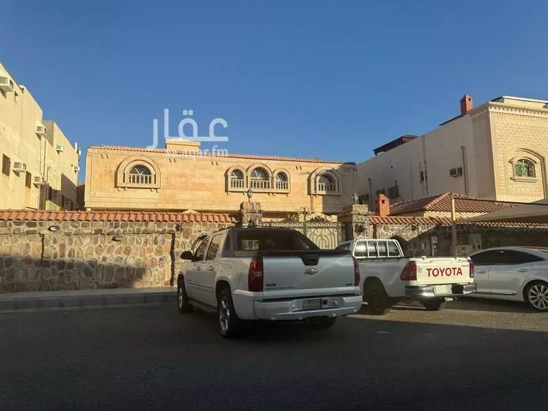 فيلا للبيع في شارع سلمى بنت عميس الخثعمية, حي الدفاع, مدينة المدينه المنوره, منطقة المدينة المنورة 1 صورة