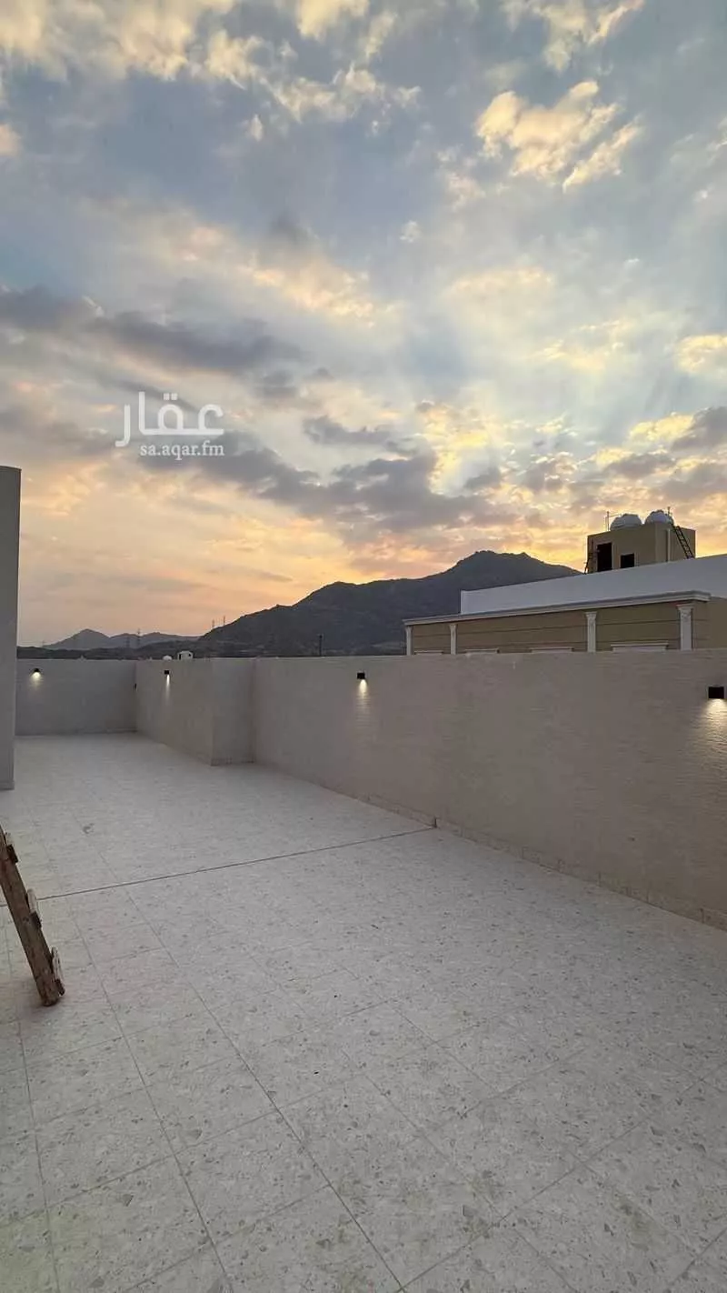 دور للبيع في شارع شار ع محايل, حي الشرائع, مدينة مكه المكرمه, منطقة مكة المكرمة 1 صورة