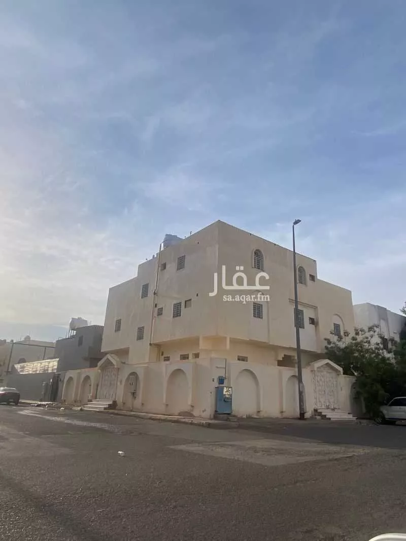 عمارة للبيع في شارع الدار قطني, حي العزيزية, مدينة المدينه المنوره, منطقة المدينة المنورة 1 صورة