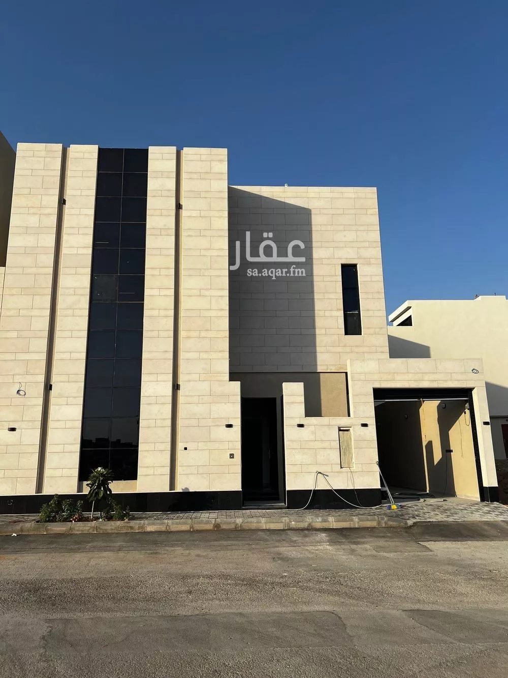 فيلا للبيع في شارع ابي نصر الحسين, حي المهدية, مدينة الرياض, منطقة الرياض 1 صورة