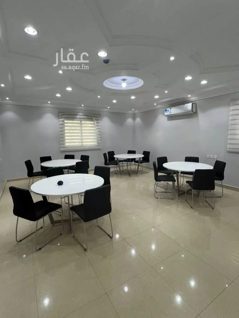 محل للإيجار في شارع خالد بن الوليد ، حي المروج ، ابها ، منطقة عسير 1 صورة