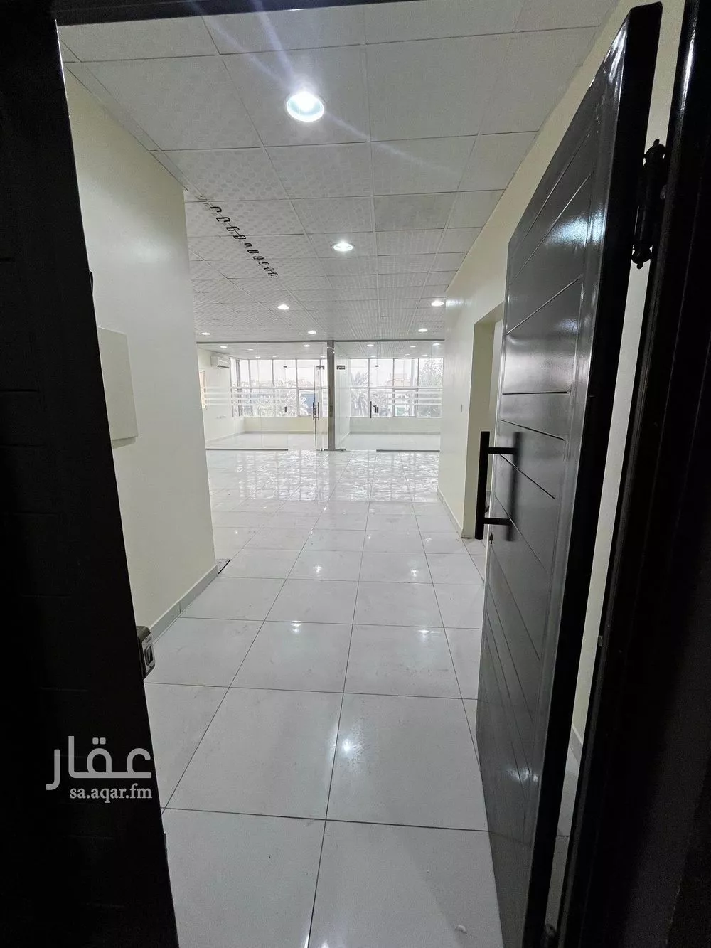 مكتب تجاري للإيجار في شارع سعود بن عبدالعزيز بن محمد الفرعي, حي التعاون, مدينة الرياض, منطقة الرياض 1 صورة