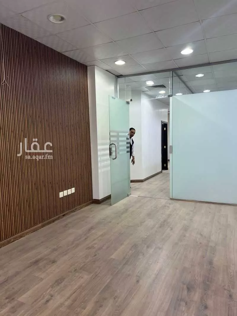 مكتب تجاري للإيجار في شارع طريق الملك فهد, حي المربع, مدينة الرياض, منطقة الرياض 1 صورة