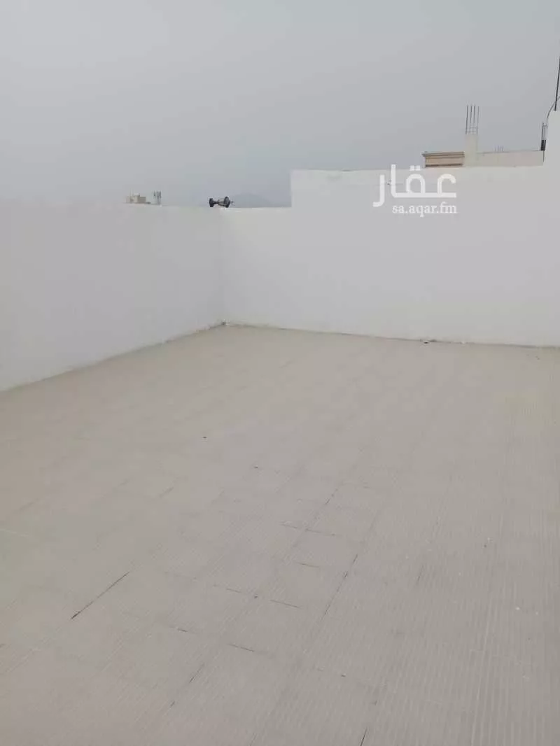 عمارة للإيجار في شارع ربيعه بن عوف رضي الله عنه, حي الصفاء, مدينة مكه المكرمه, منطقة مكة المكرمة 1 صورة
