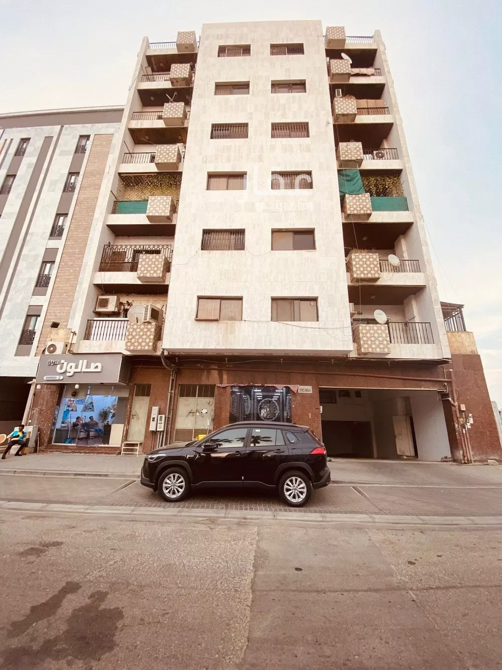 عمارة للبيع في شارع العباس بن عبدالمطلب, حي الشرفية, مدينة جدة, منطقة مكة المكرمة 1 صورة