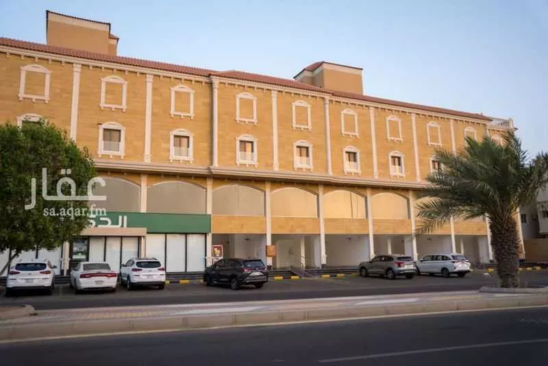 محل للإيجار في شارع الملك خالد ابن عبدالعزيز سعود, حي البندر, مدينة ينبع, منطقة المدينة المنورة 1 صورة