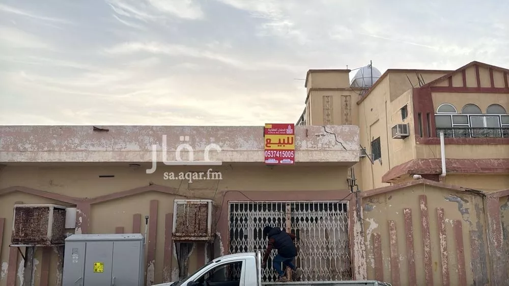 فيلا للبيع في شارع عبدالحكيم المقبل, حي الأمن, مدينة بريدة, منطقة القصيم 1 صورة